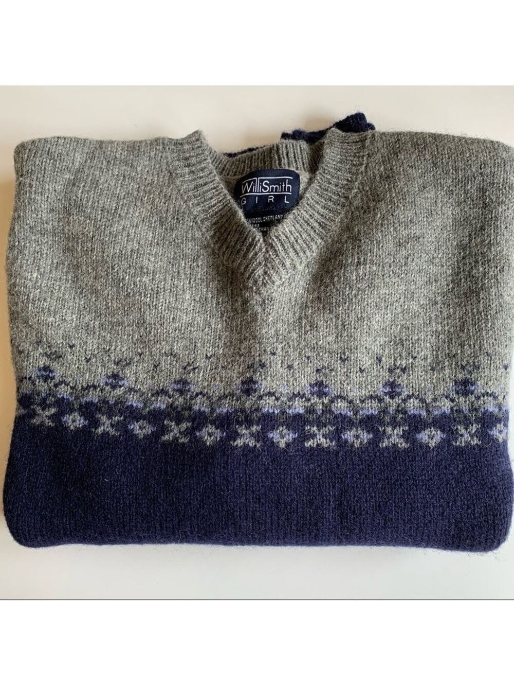 WILLI SMITH navy blue Shetland wool girl’s long sleeved v neck pullover sweater